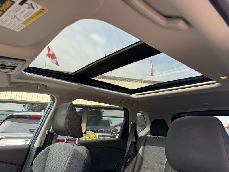 2021 Nissan Rogue SV SV / Moonroof / Heated Seats / Apple Carplay / And