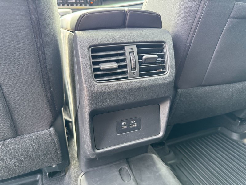 2021 Nissan Rogue SV SV / Moonroof / Heated Seats / Apple Carplay / And