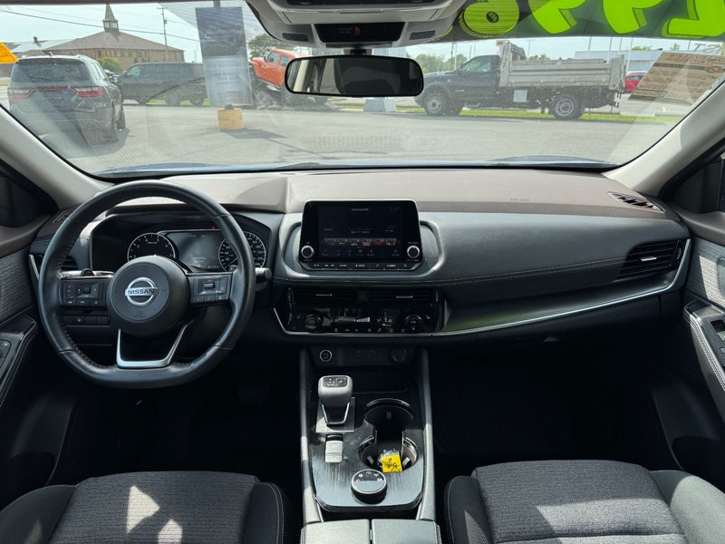 2021 Nissan Rogue SV SV / Moonroof / Heated Seats / Apple Carplay / And