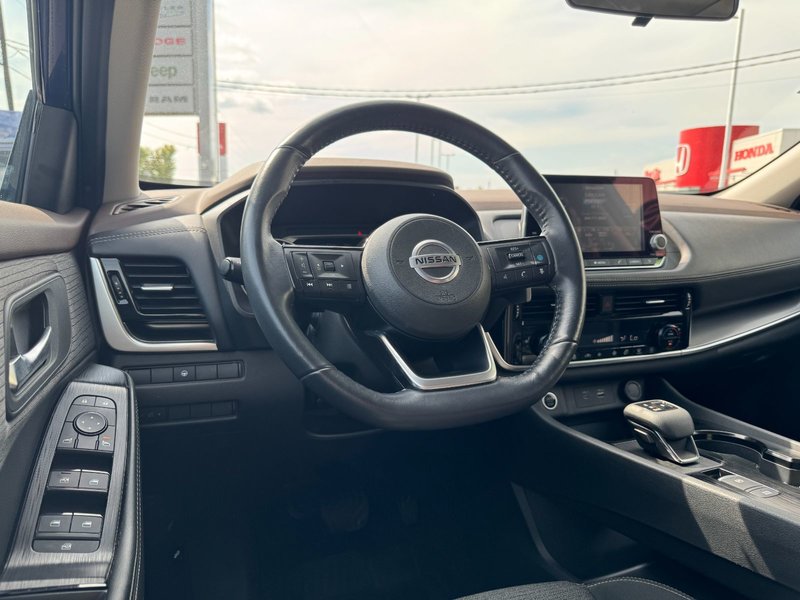 2021 Nissan Rogue SV SV / Moonroof / Heated Seats / Apple Carplay / And