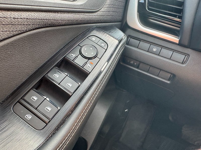 2021 Nissan Rogue SV SV / Moonroof / Heated Seats / Apple Carplay / And