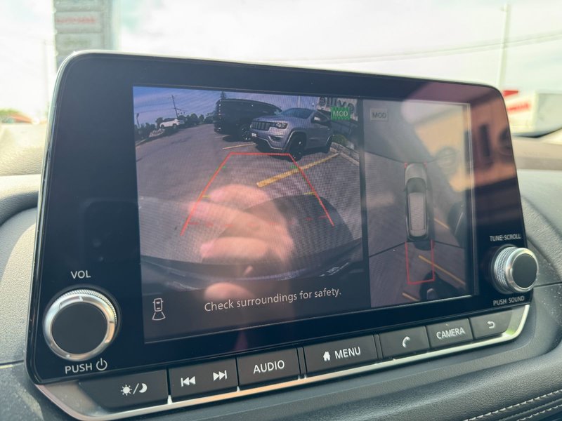 2021 Nissan Rogue SV SV / Moonroof / Heated Seats / Apple Carplay / And