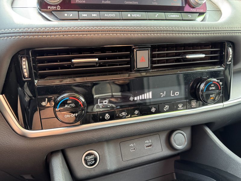 2021 Nissan Rogue SV SV / Moonroof / Heated Seats / Apple Carplay / And