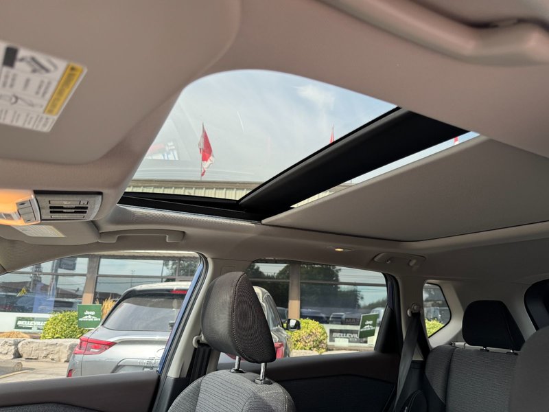 2021 Nissan Rogue SV SV / Moonroof / Heated Seats / Apple Carplay / And