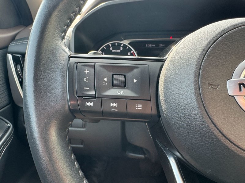 2021 Nissan Rogue SV SV / Moonroof / Heated Seats / Apple Carplay / And