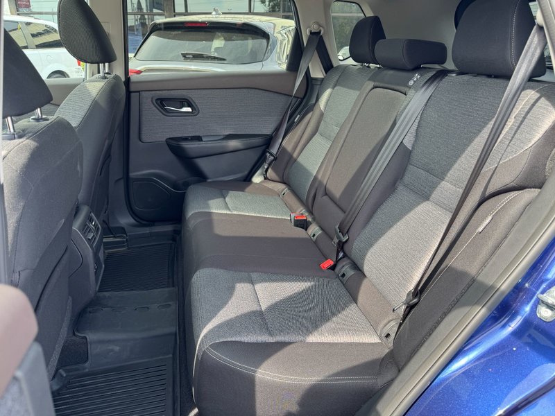 2021 Nissan Rogue SV SV / Moonroof / Heated Seats / Apple Carplay / And