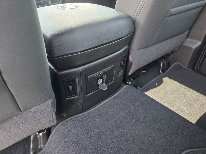 2021 Ram 1500 Classic Warlock Warlock / Heated Seats / Remote Start / Alpine Sou
