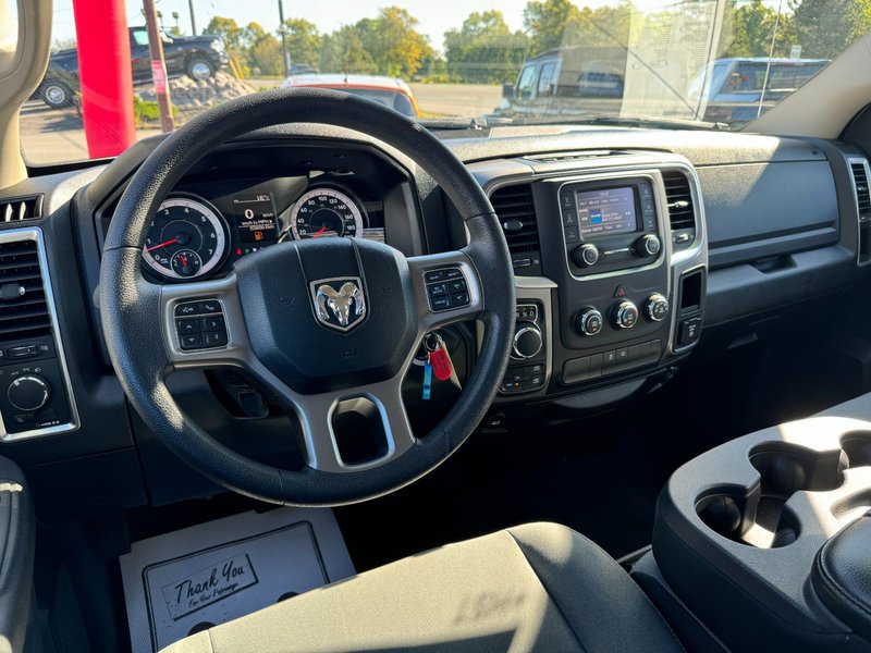 2022 Ram 1500 SLT Classic SLT / HEMI / CREW CAB