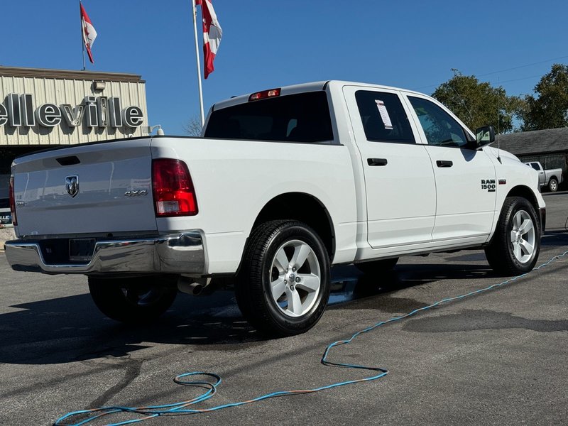 2022 Ram 1500 SLT Classic SLT / HEMI / CREW CAB