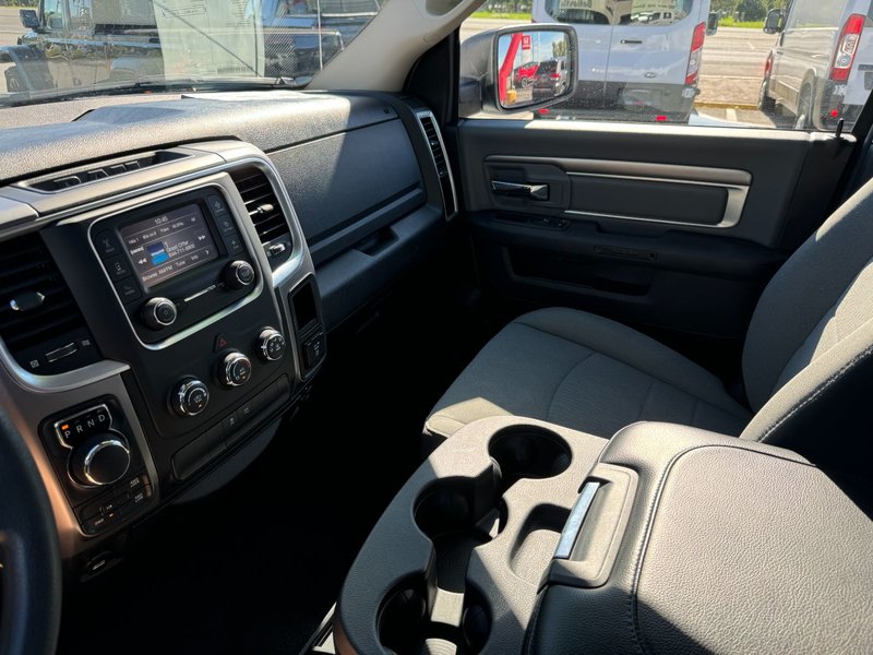 2022 Ram 1500 SLT Classic SLT / HEMI / CREW CAB