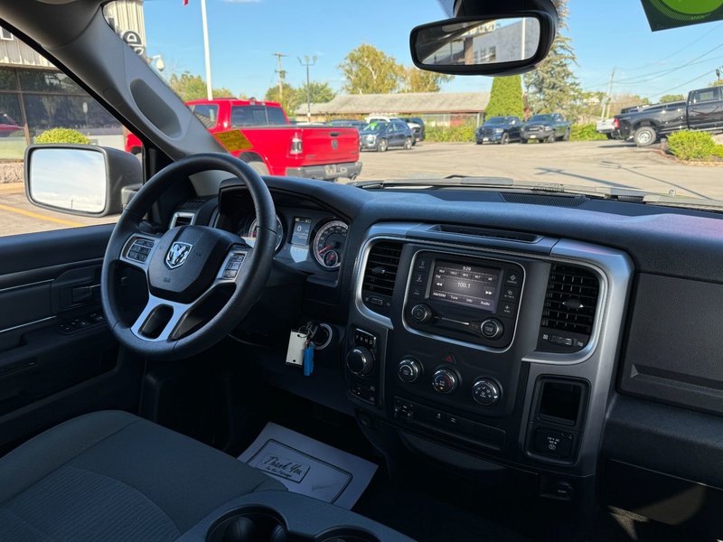 2022 Ram 1500 SLT Classic SLT / CREW CAB