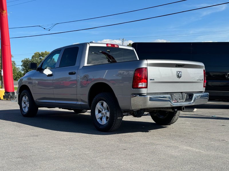 2022 Ram 1500 SLT Classic SLT / CREW CAB