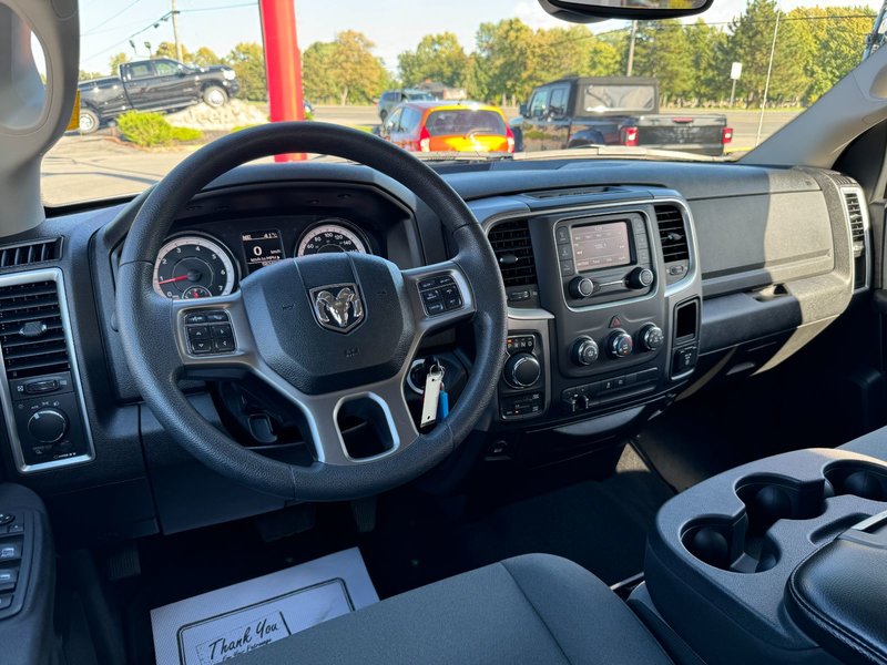 2022 Ram 1500 SLT Classic SLT / CREW CAB