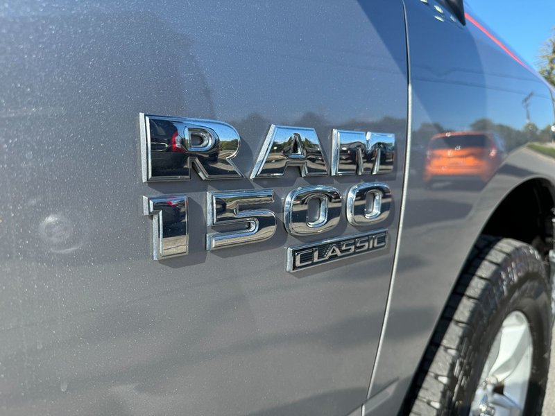 2022 Ram 1500 SLT Classic SLT / CREW CAB