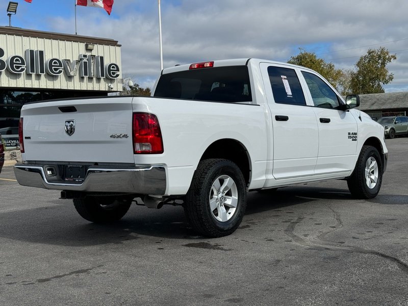 2022 Ram 1500 SLT / CREW CAB