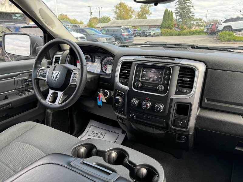 2022 Ram 1500 SLT / CREW CAB