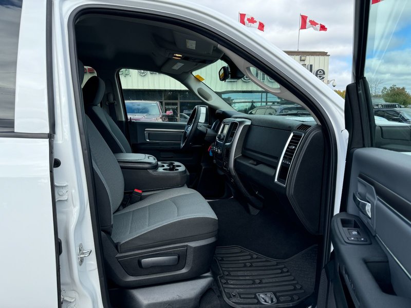 2022 Ram 1500 SLT / CREW CAB