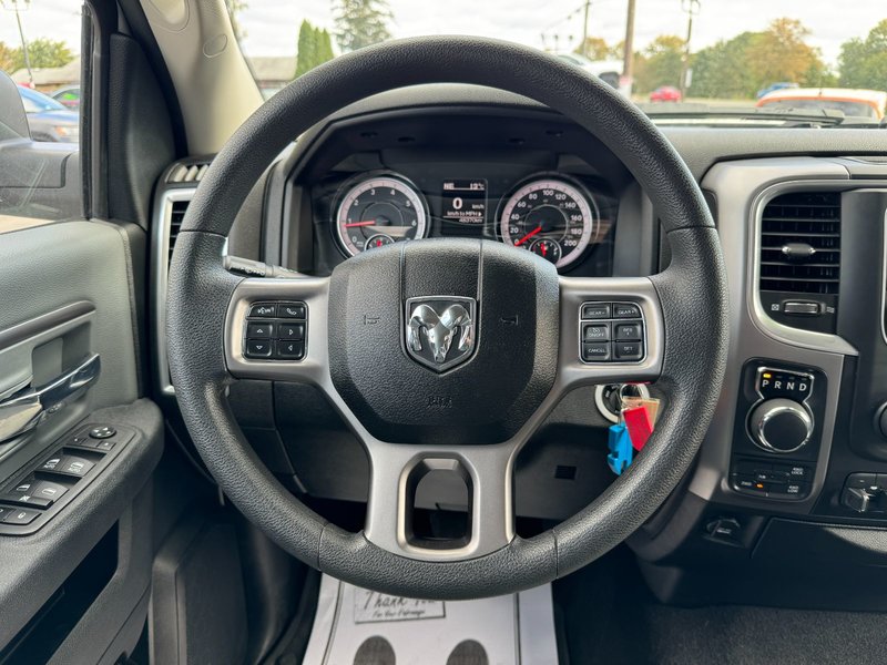 2022 Ram 1500 SLT / CREW CAB