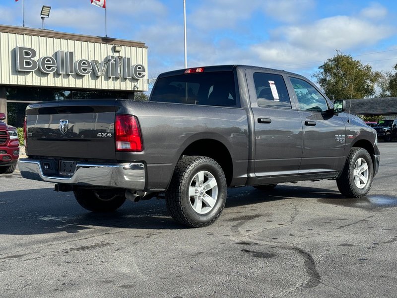 2022 Ram 1500 SLT Classic SLT / HEMI / CREW CAB