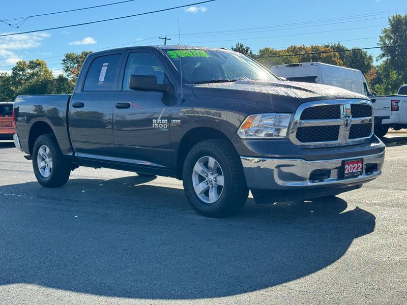 2022 Ram 1500 SLT Classic SLT / HEMI / CREW CAB