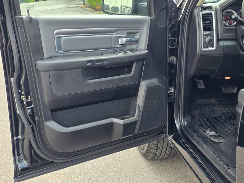 2022 Ram 1500 Classic SLT SLT / Hitch / Brake Controller