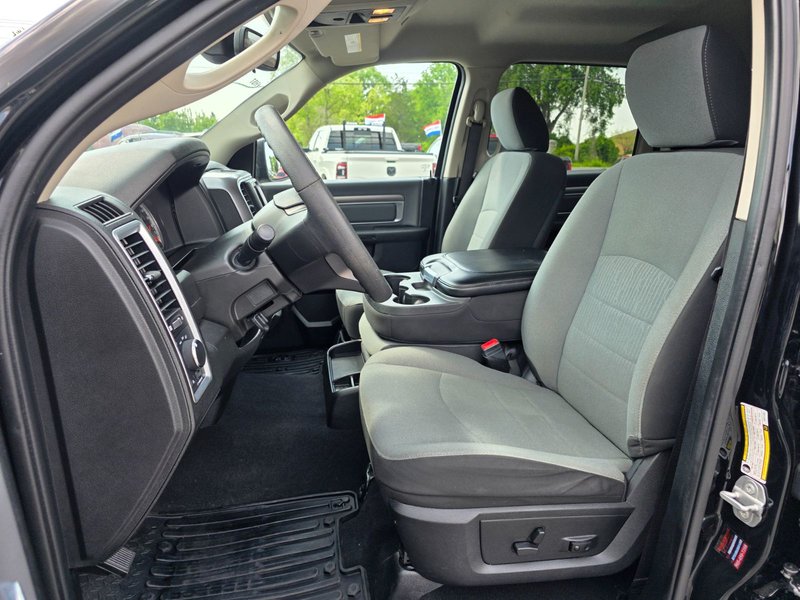 2022 Ram 1500 Classic SLT SLT / Hitch / Brake Controller