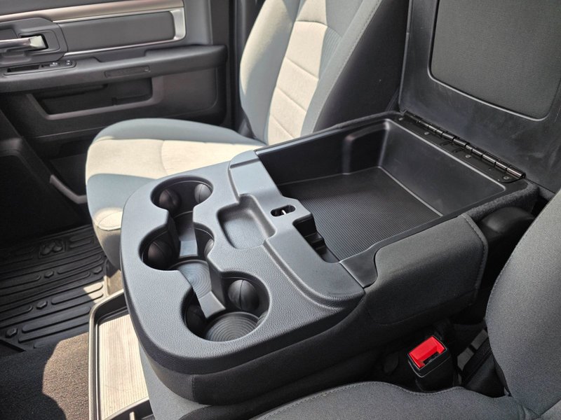 2023 Ram 1500 Classic SLT SLT / Hemi / Hitch / Brake Controller