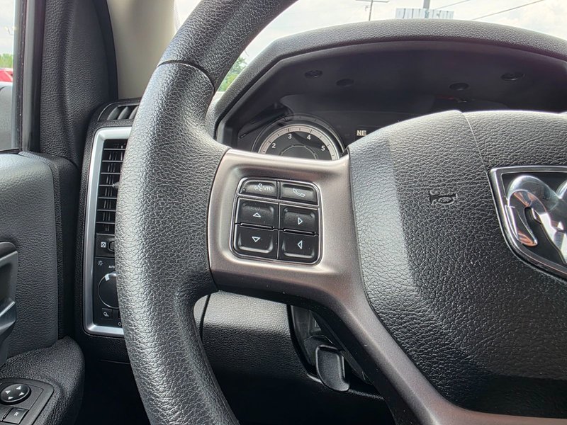 2023 Ram 1500 Classic SLT SLT / Hemi / Hitch / Brake Controller