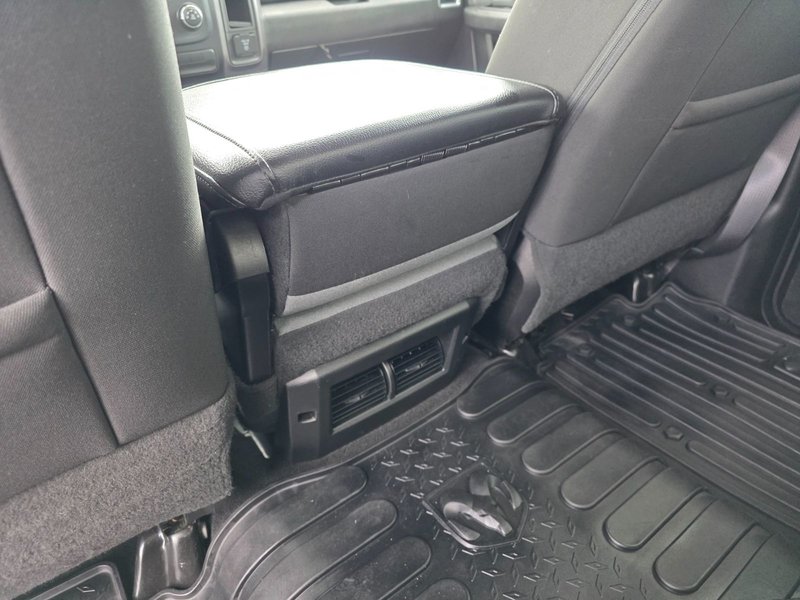 2023 Ram 1500 Classic SLT SLT / Hemi / Hitch / Brake Controller