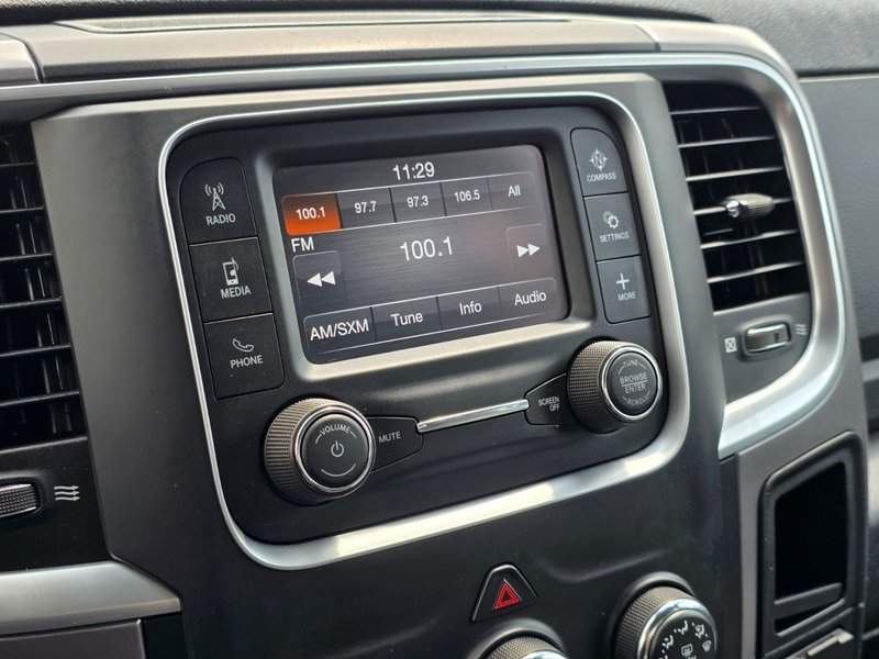 2023 Ram 1500 Classic SLT SLT / Hemi / Hitch / Brake Controller