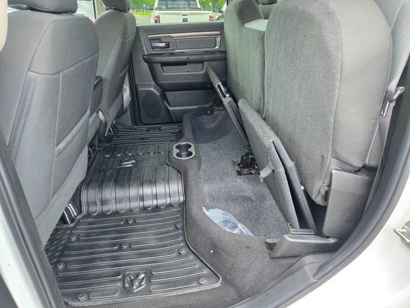 2023 Ram 1500 Classic SLT SLT / Hemi / Hitch / Brake Controller