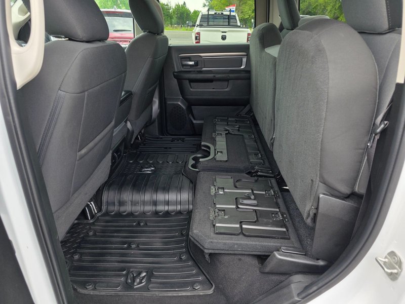 2023 Ram 1500 Classic SLT SLT / Hemi / Hitch / Brake Controller