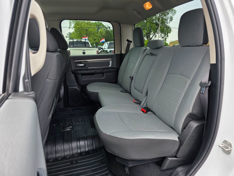 2023 Ram 1500 Classic SLT SLT / Hemi / Hitch / Brake Controller