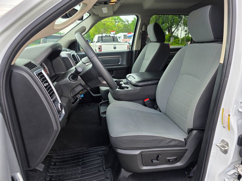 2023 Ram 1500 Classic SLT SLT / Hemi / Hitch / Brake Controller