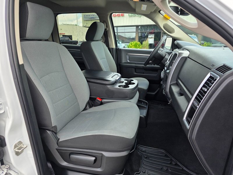 2023 Ram 1500 Classic SLT SLT / Hemi / Hitch / Brake Controller