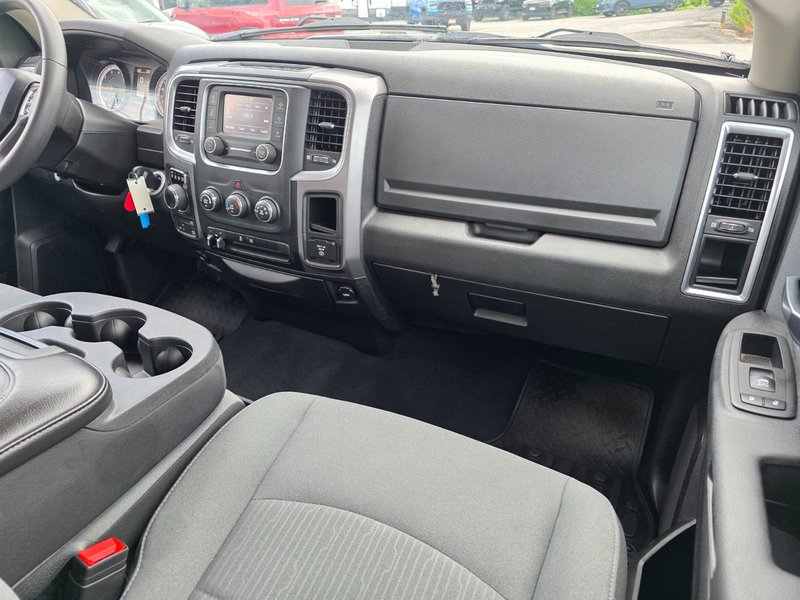 2023 Ram 1500 Classic SLT SLT / Hemi / Hitch / Brake Controller