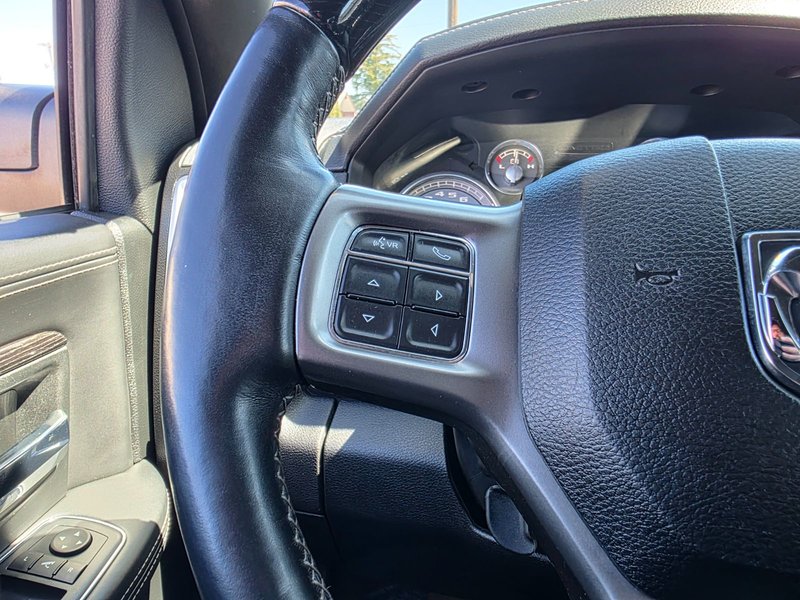 2017 Ram 1500 Limited Limited / Sunroof / Vented Front Seats