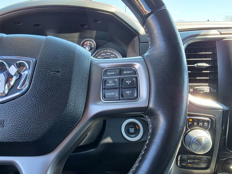 2017 Ram 1500 Limited Limited / Sunroof / Vented Front Seats