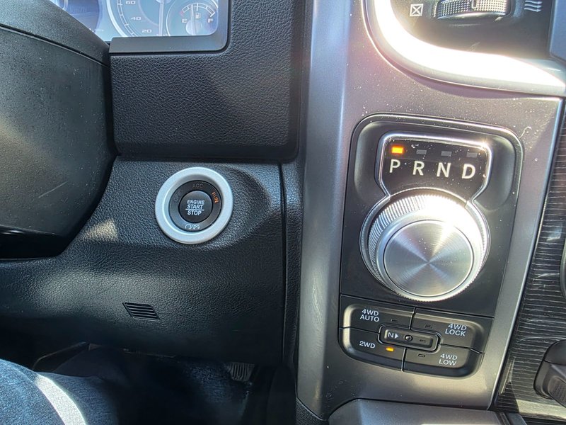 2017 Ram 1500 Limited Limited / Sunroof / Vented Front Seats