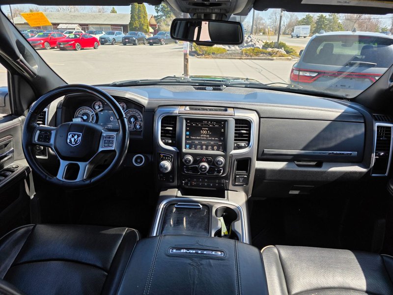 2017 Ram 1500 Limited Limited / Sunroof / Vented Front Seats