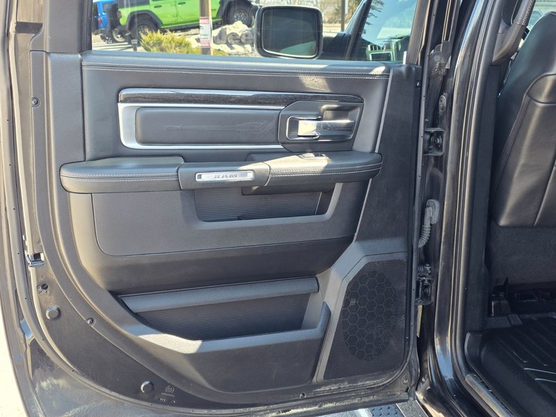 2017 Ram 1500 Limited Limited / Sunroof / Vented Front Seats