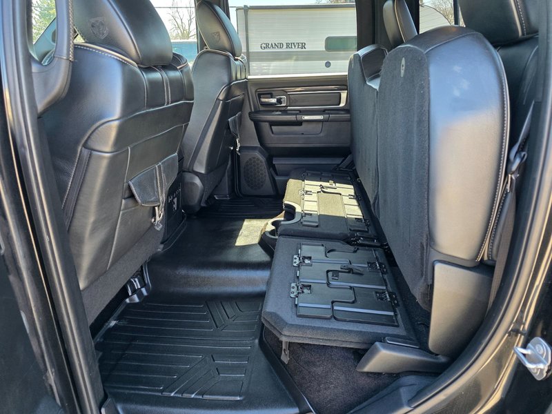 2017 Ram 1500 Limited Limited / Sunroof / Vented Front Seats