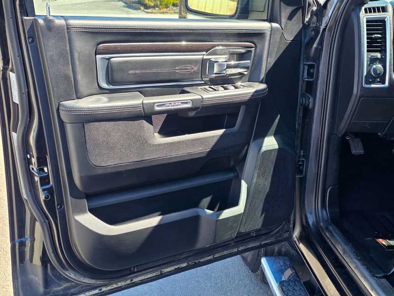 2017 Ram 1500 Limited Limited / Sunroof / Vented Front Seats