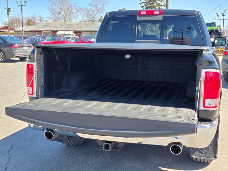 2017 Ram 1500 Limited Limited / Sunroof / Vented Front Seats