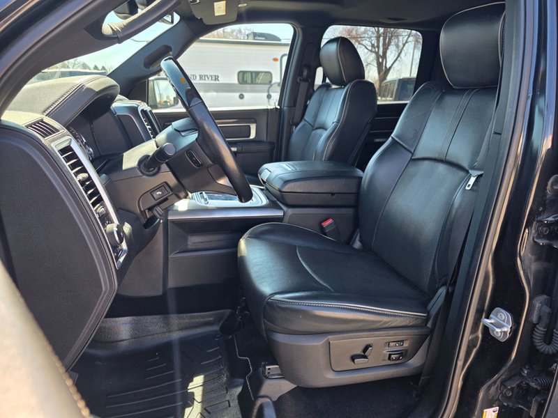 2017 Ram 1500 Limited Limited / Sunroof / Vented Front Seats