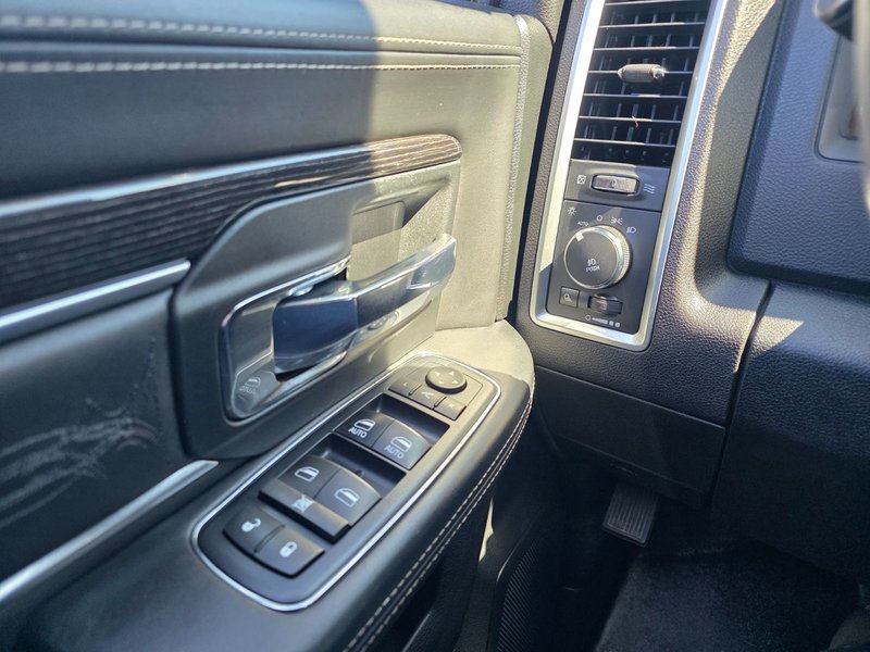 2017 Ram 1500 Limited Limited / Sunroof / Vented Front Seats