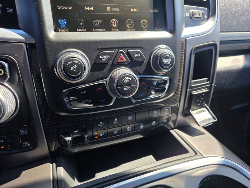 2017 Ram 1500 Limited Limited / Sunroof / Vented Front Seats