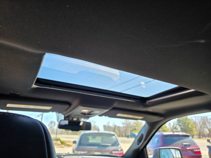 2017 Ram 1500 Limited Limited / Sunroof / Vented Front Seats