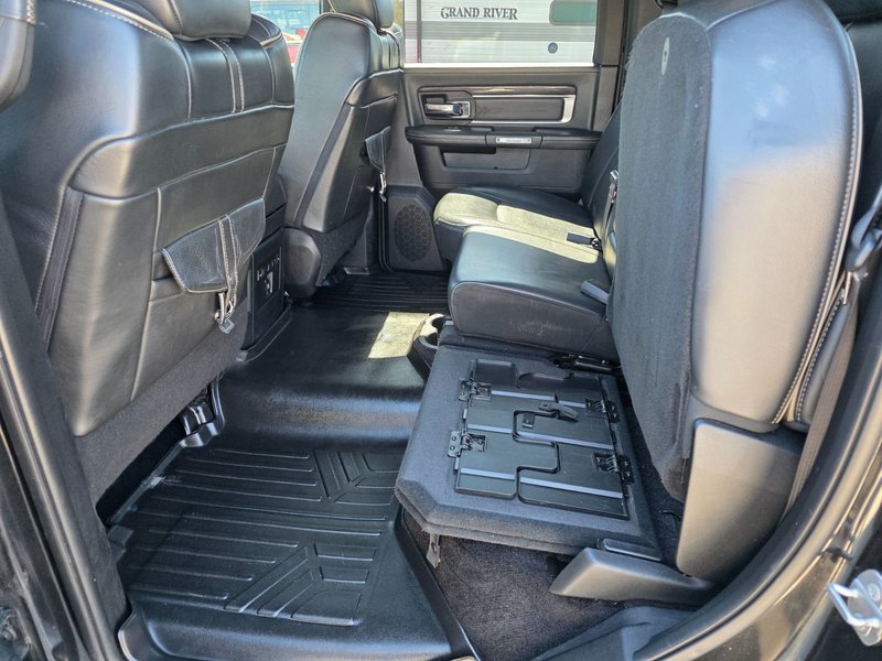 2017 Ram 1500 Limited Limited / Sunroof / Vented Front Seats