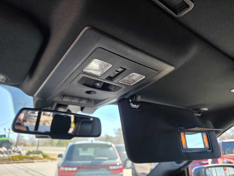 2017 Ram 1500 Limited Limited / Sunroof / Vented Front Seats